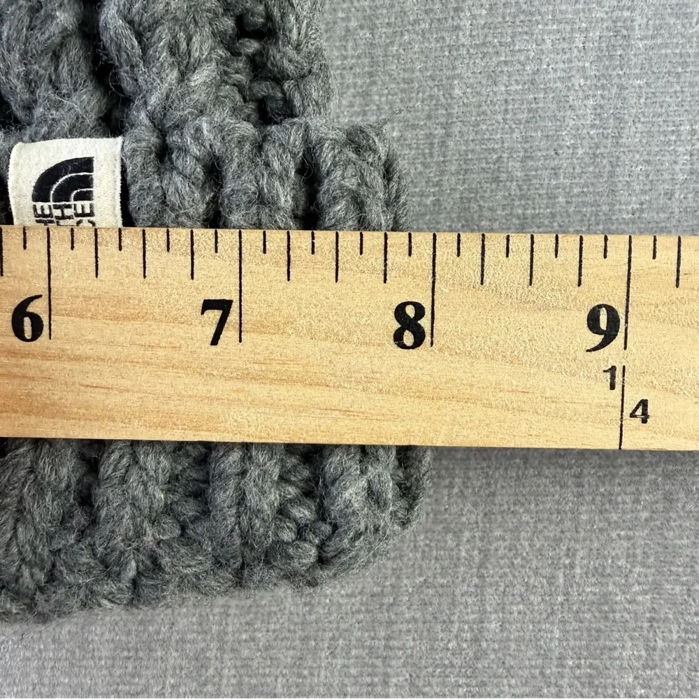 The North‎ Face Gray Cable Knit Beanie Unisex One Size Winter Hat NF0A3FI5